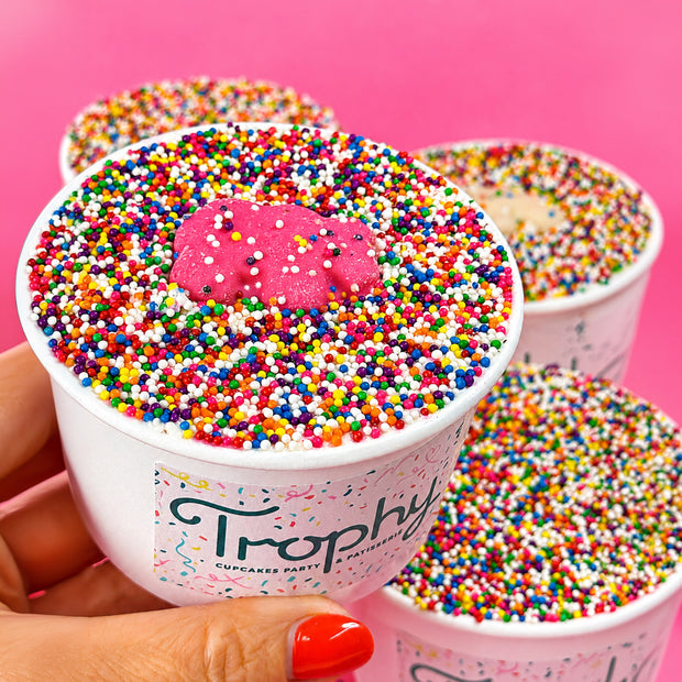 Trophy Dot Cakes