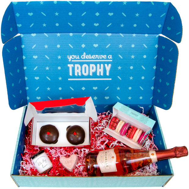 Be-Mine Gift Box With Wine-Trophy Cupcakes